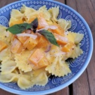 Pasta con zucca e latte di cocco